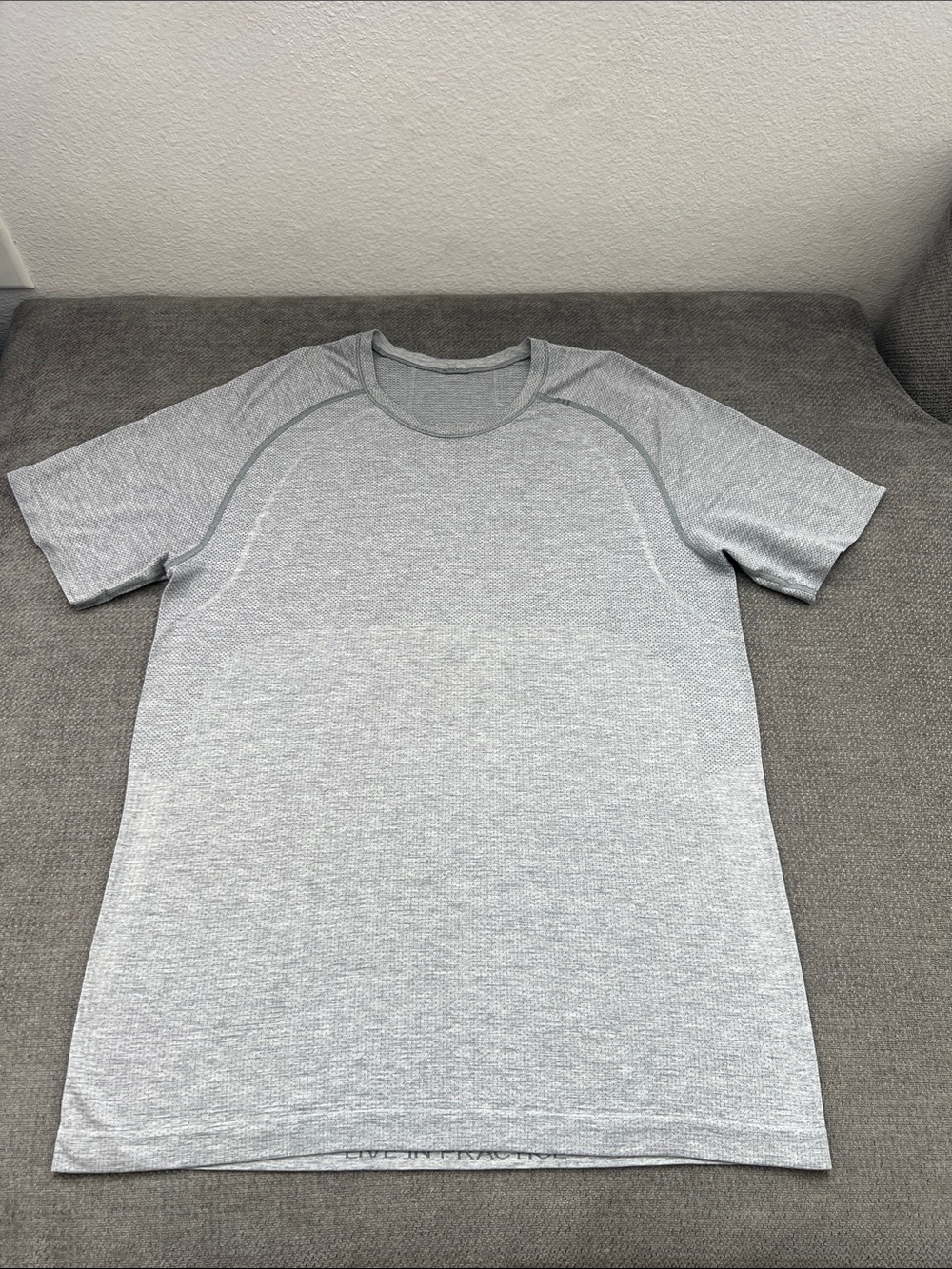 lululemon athletica Light Gray Short Sleeve Performance Tee